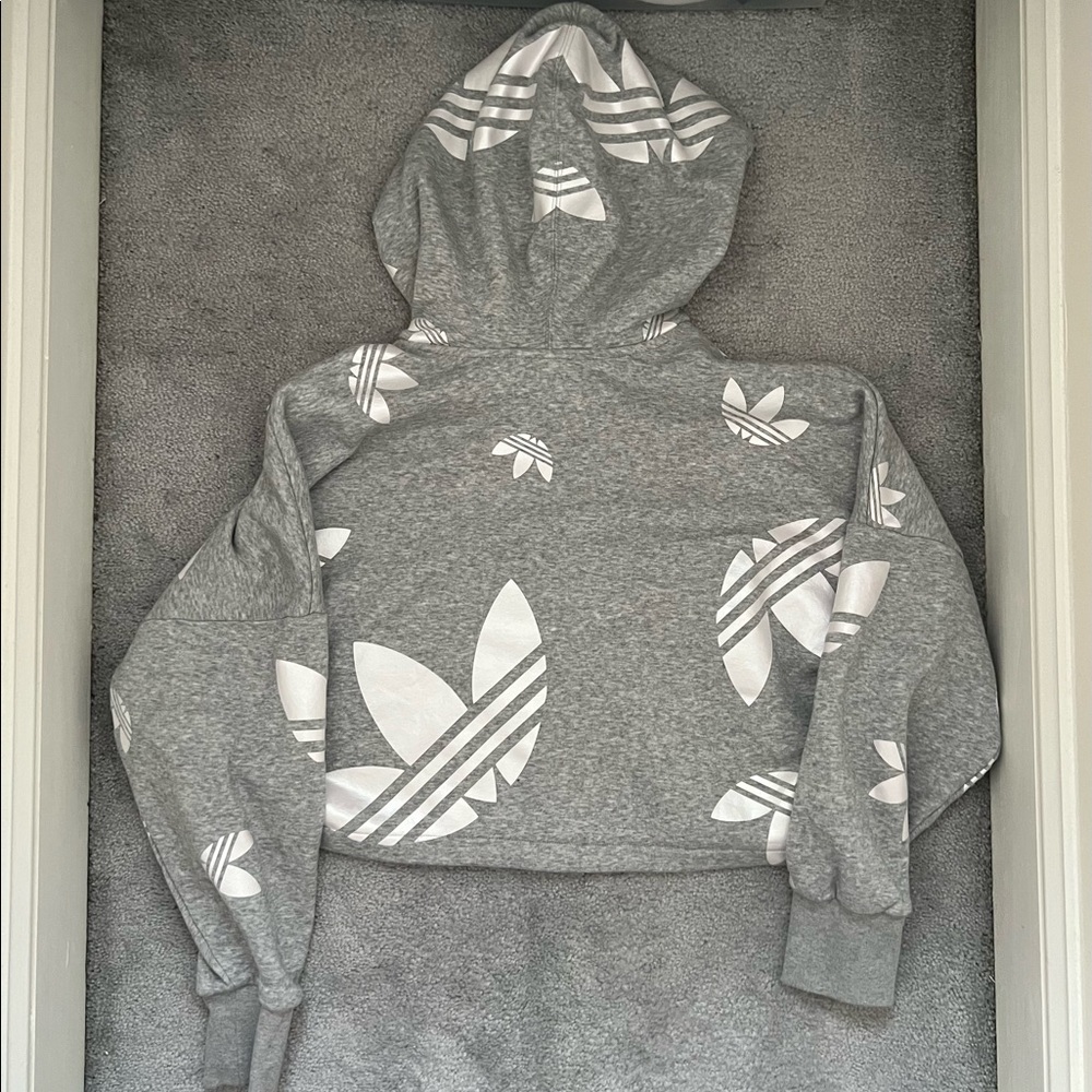 Super cute cropped adidas hoodie - Picture 3 of 4